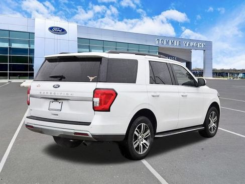 Used 2023 Ford Expedition XLT RWD image 4