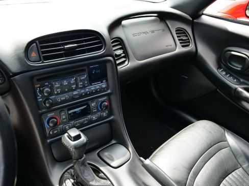 Used 2002 Chevrolet Corvette Coupe w/ Preferred Equipment Group2 RWD image 15