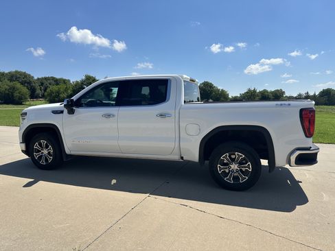 Used 2026 GMC Sierra 1500 SLT AWD/4WD image 6