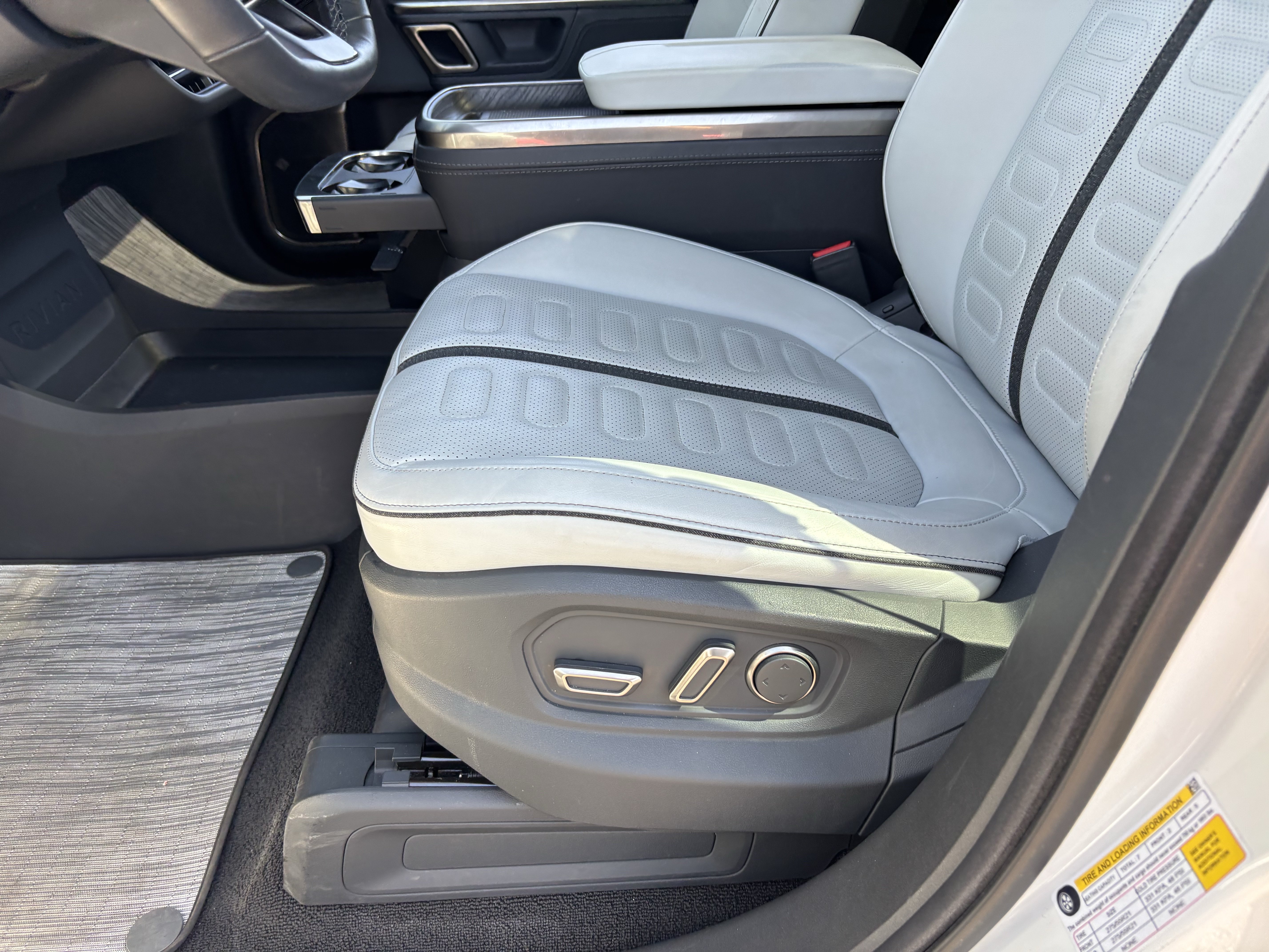 Used 2023 Rivian R1S Adventure Quad AWD/4WD image 20