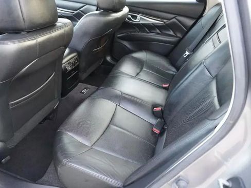 Used 2011 INFINITI M37 w/ Premium Pkg image 36