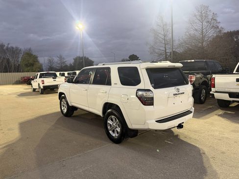 Used 2018 Toyota 4Runner SR5 RWD image 4
