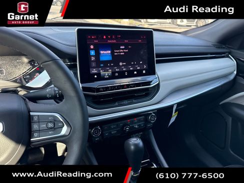 Used 2025 Jeep Compass Limited image 17