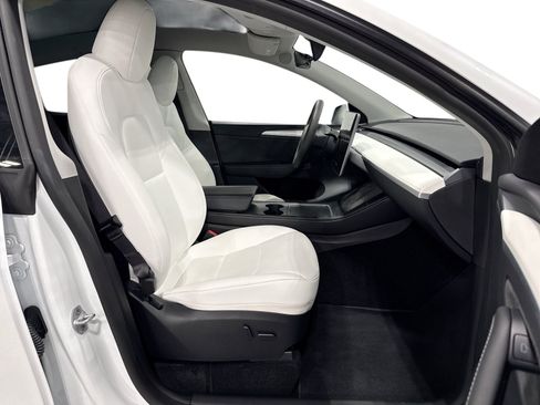 Certified 2023 Tesla Model Y Long Range AWD/4WD image 13