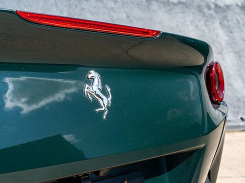 Used 2019 Ferrari Portofino RWD image 16