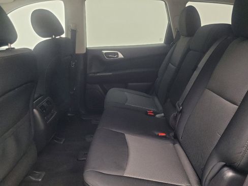 Used 2017 Nissan Pathfinder SV w/ SV Cold Weather Package AWD/4WD image 18