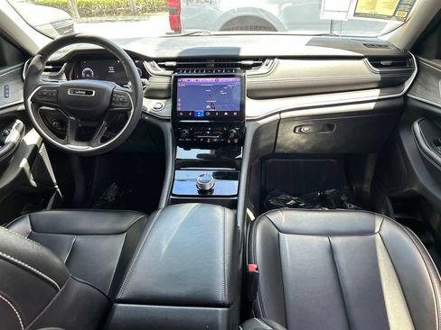 Used 2024 Jeep Grand Cherokee L Limited w/ Black Appearance Package RWD image 10
