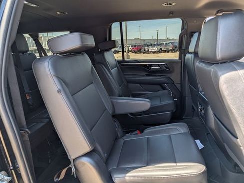 Used 2025 Chevrolet Suburban LT w/ Comfort Package AWD/4WD image 28