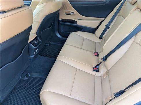 Certified 2025 Lexus ES 350 w/ Premium Package image 18