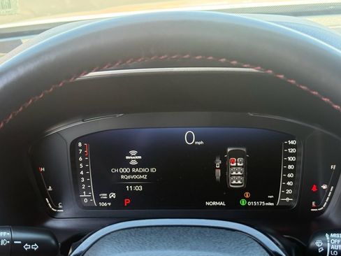 Used 2025 Honda Pilot Black Edition image 16