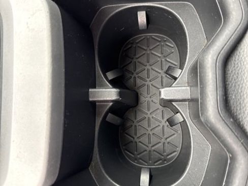 Used 2022 Toyota RAV4 LE image 29