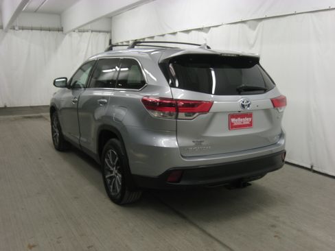 Used 2019 Toyota Highlander XLE image 29