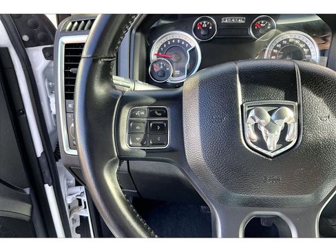 Used 2019 RAM 1500 Classic SLT w/ Luxury Group image 21