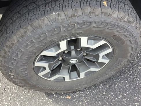 Used 2023 Toyota Tacoma TRD Off-Road image 5