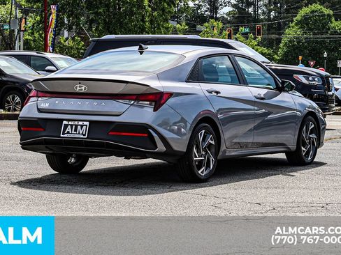 Used 2025 Hyundai Elantra Sport FWD image 6