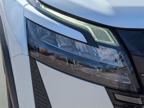 New 2026 Nissan Pathfinder Platinum image 9