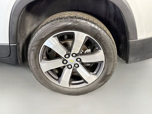 Used 2021 Chevrolet Traverse LT w/ LT Premium Package image 37