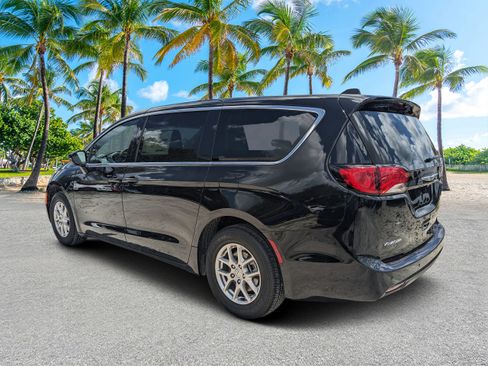New 2025 Chrysler Voyager LX image 5