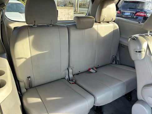 Used 2012 Toyota Sienna XLE FWD image 8