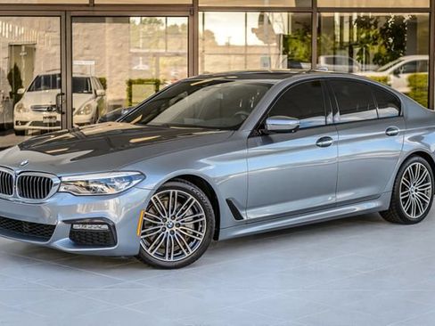 Used 2018 BMW 540i w/ M Sport Package RWD image 2