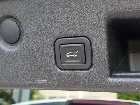 Used 2018 Chevrolet Equinox LT AWD/4WD image 32