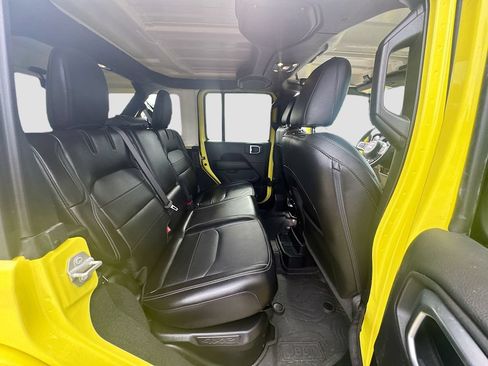 Used 2023 Jeep Wrangler Unlimited Sahara w/ Cold Weather Group AWD/4WD image 31
