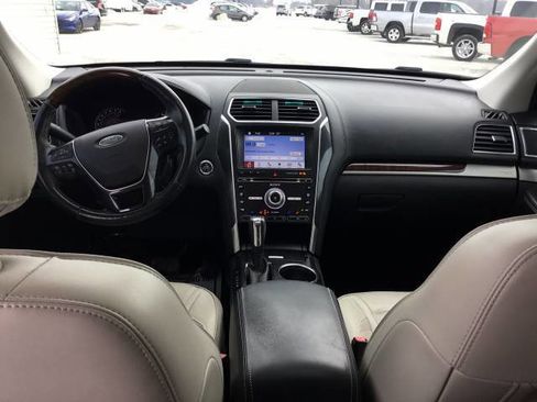 Used 2017 Ford Explorer Platinum image 13
