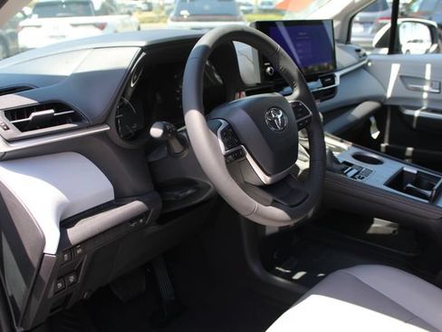 Certified 2026 Toyota Sienna XLE FWD image 34
