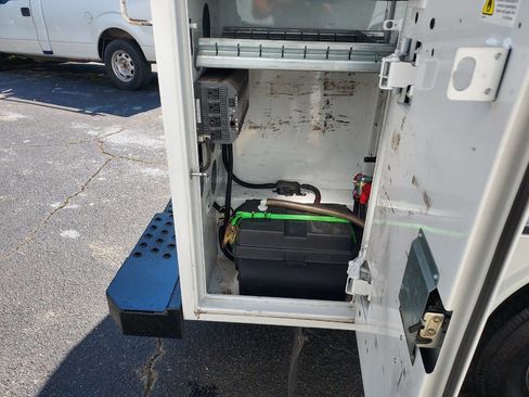 Used 2016 Ford E-350 and Econoline 350 Super Duty image 10