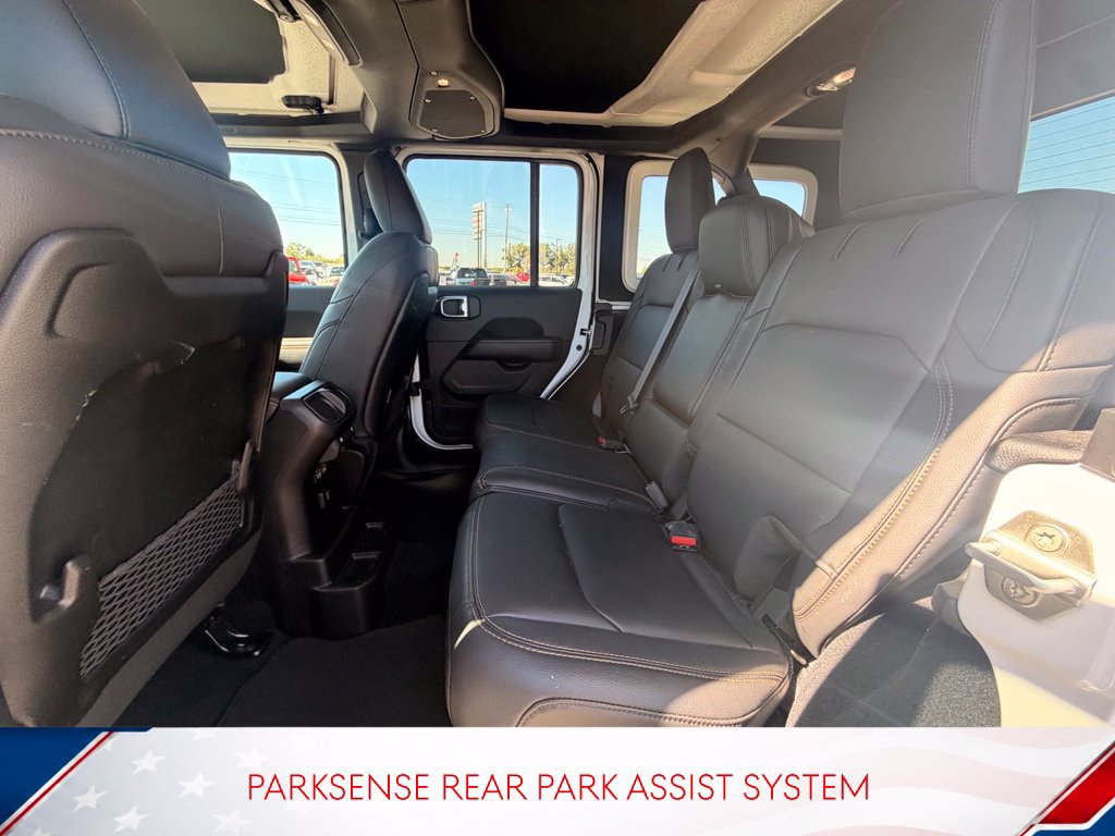 Used 2024 Jeep Wrangler Unlimited Sahara w/ Technology Group AWD/4WD image 8