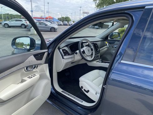 Used 2025 Volvo XC90 T8 Plus w/ Protection Package Premier image 15