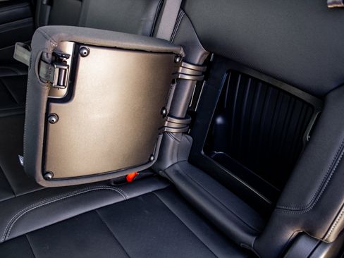 Used 2025 GMC Sierra 1500 SLT image 28