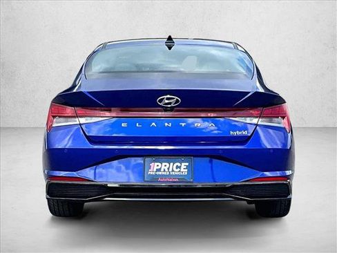 Used 2023 Hyundai Elantra Limited FWD image 4