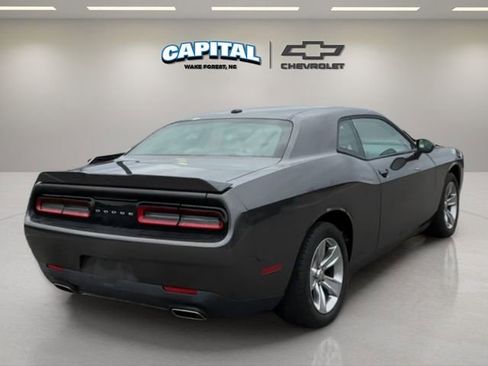 Used 2020 Dodge Challenger SXT image 5
