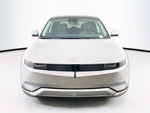 Used 2024 Hyundai Ioniq 5 Limited image 2