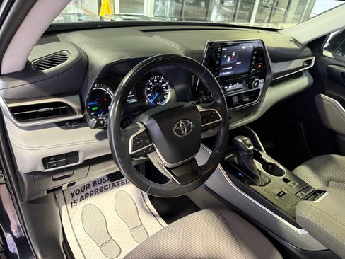 Used 2022 Toyota Highlander LE FWD image 28