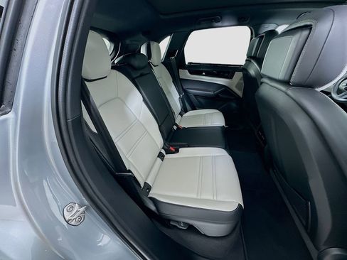 Used 2024 Porsche Cayenne S image 29