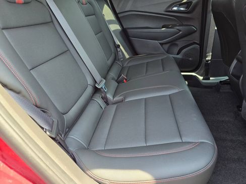 Used 2025 Chevrolet Trax RS w/ Sunroof Package FWD image 14
