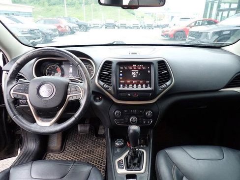 Used 2018 Jeep Cherokee Limited w/ High Altitude Package AWD/4WD image 10
