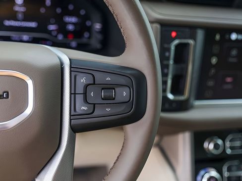 Used 2023 GMC Yukon Denali RWD image 16