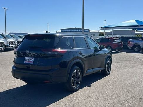 Used 2024 Nissan Rogue SV AWD/4WD image 3