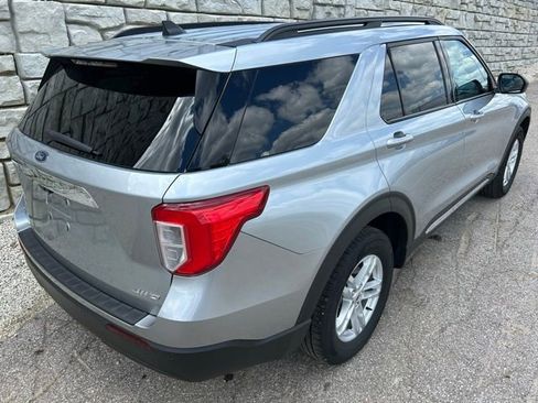 Used 2023 Ford Explorer XLT AWD/4WD image 5
