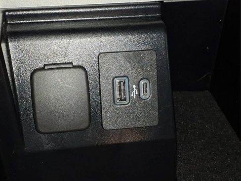 Certified 2023 Ford Explorer XLT w/ Equipment Group 202A AWD/4WD image 10