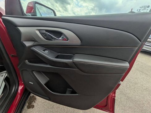 Used 2021 Chevrolet Traverse LT w/ LT Premium Package image 19