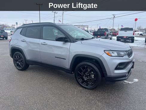 Used 2022 Jeep Compass Altitude w/ Convenience Group image 9