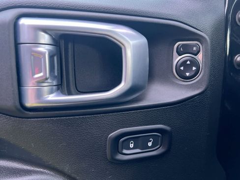 Used 2021 Jeep Wrangler Unlimited Rubicon image 13