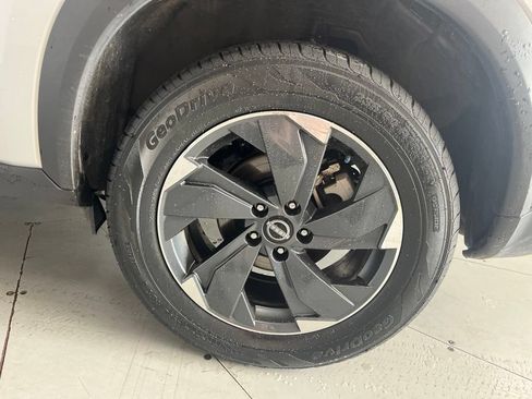 Used 2024 Nissan Rogue SV AWD/4WD image 16