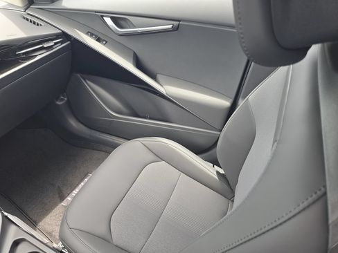 New 2026 Kia Niro EX FWD image 15