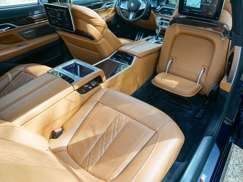 Used 2020 BMW 750i xDrive AWD/4WD image 4