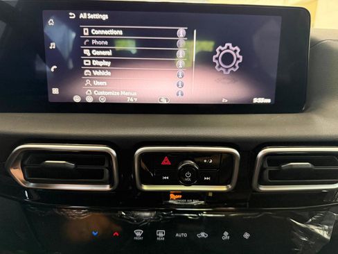 Used 2026 Nissan Sentra SR w/ Floor Mat Package FWD image 40